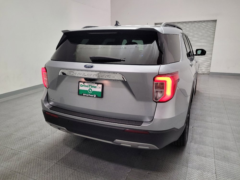 Used 2024 Ford Explorer XLT w/ Equipment Group 202A RWD image 7