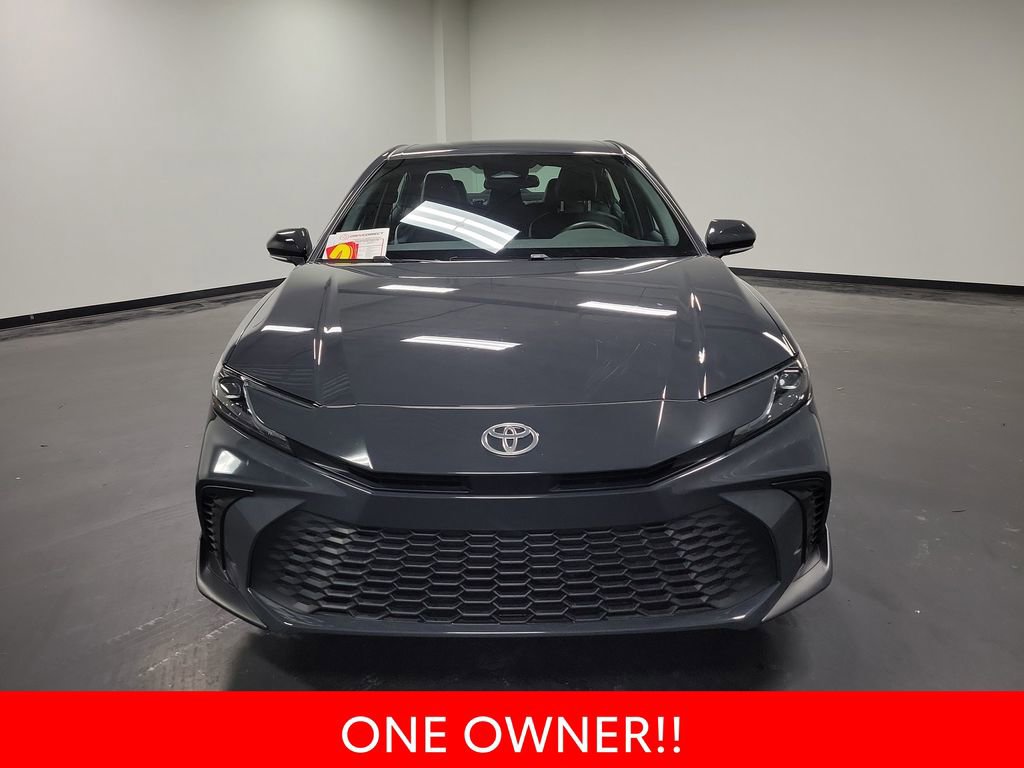 Used 2025 Toyota Camry SE image 3