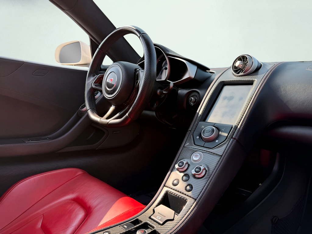 Used 2015 McLaren 650S Spider RWD image 25