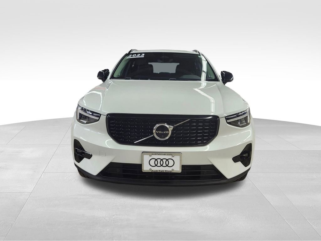Used 2023 Volvo XC40 B5 Plus w/ Driver Assist Package image 3