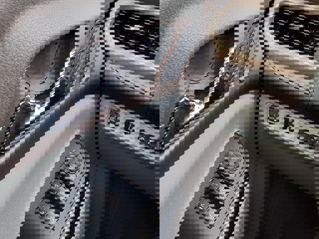 Used 2023 GMC Acadia SLT w/ Technology Package image 22