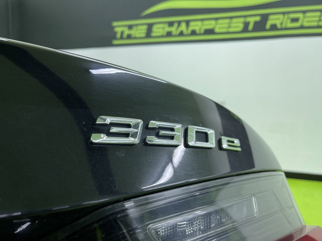 Used 2022 BMW 330e xDrive w/ M Sport Package image 13