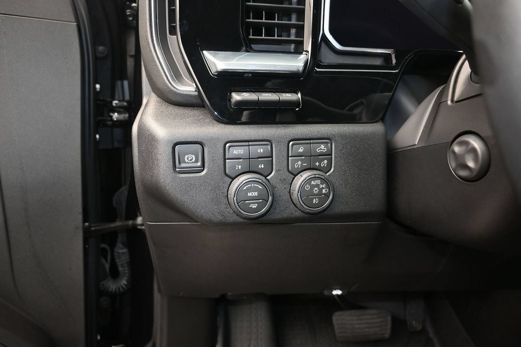Used 2026 Chevrolet Silverado 1500 High Country w/ Midnight Edition AWD/4WD image 13