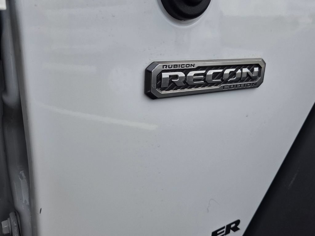 Used 2017 Jeep Wrangler Unlimited Rubicon AWD/4WD image 12