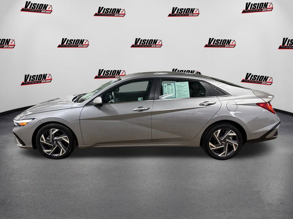 Certified 2025 Hyundai Elantra SEL image 8