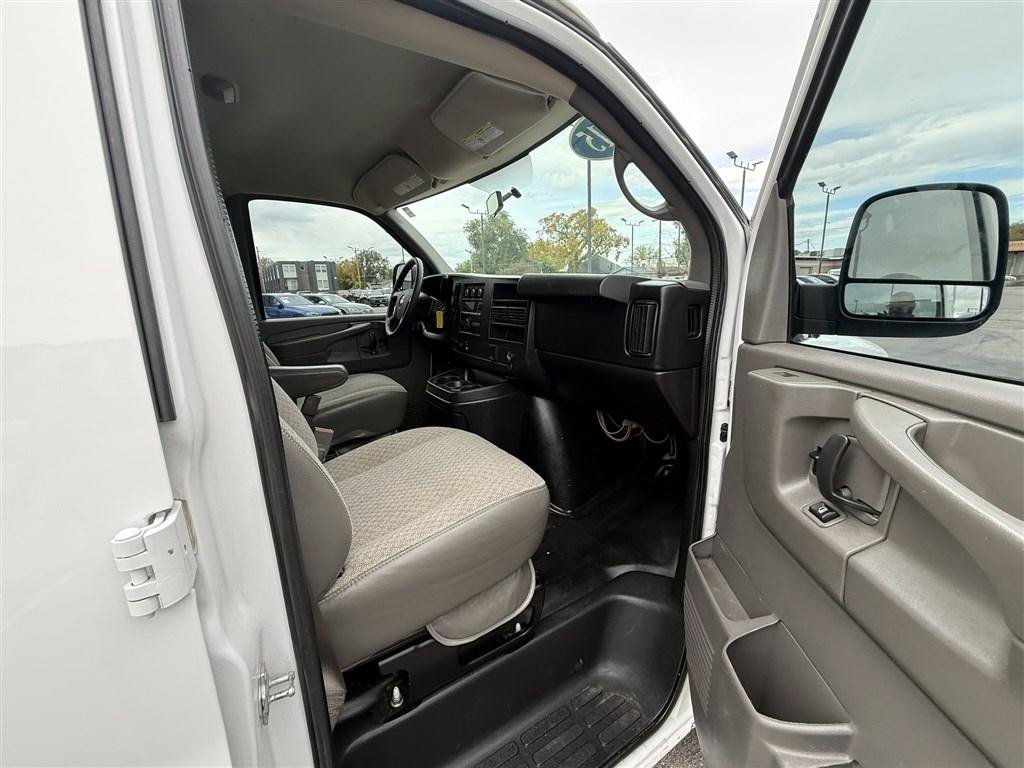 Used 2015 Chevrolet Express 2500 RWD image 9