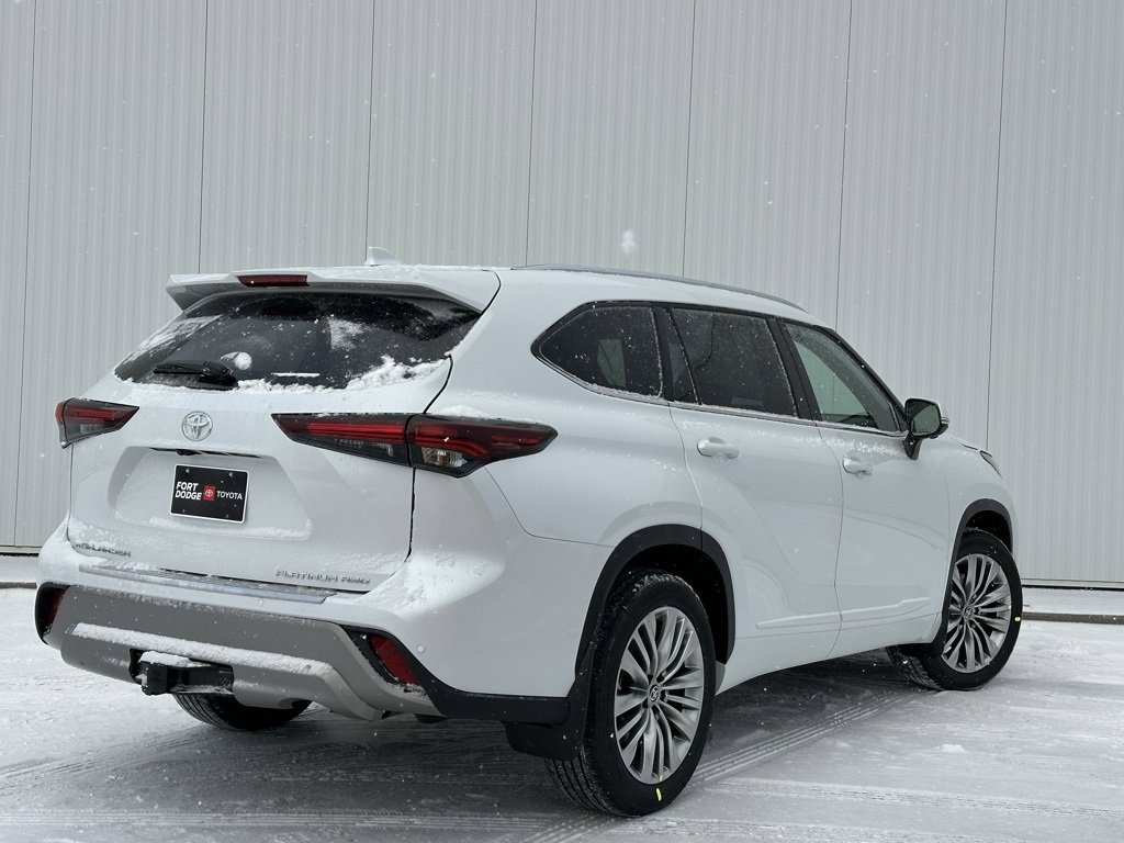 New 2026 Toyota Highlander Platinum image 5