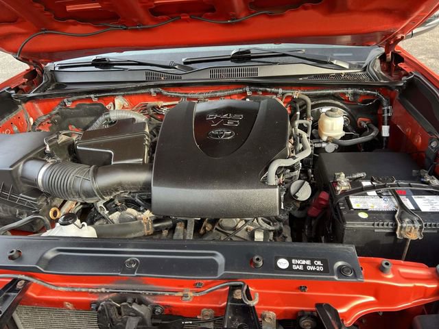 Used 2017 Toyota Tacoma TRD Off-Road AWD/4WD image 10