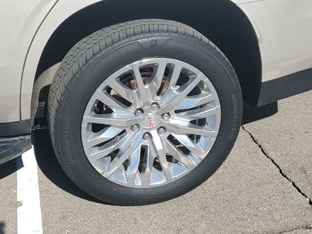 Used 2023 GMC Yukon SLT w/ SLT Luxury Package image 34