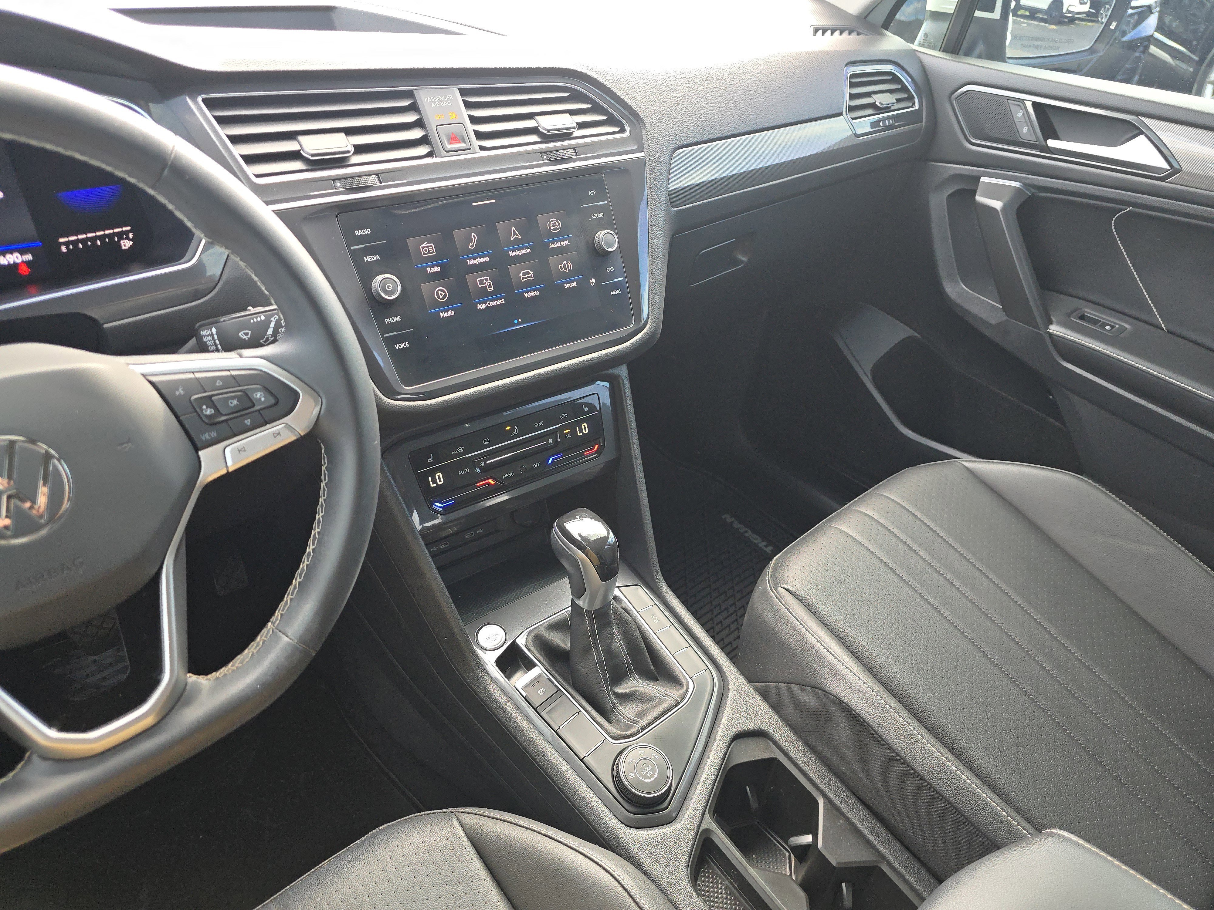 Used 2022 Volkswagen Tiguan SE image 22