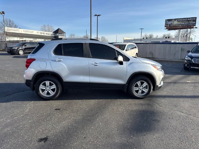 Used 2022 Chevrolet Trax LT w/ LT Convenience Package image 7