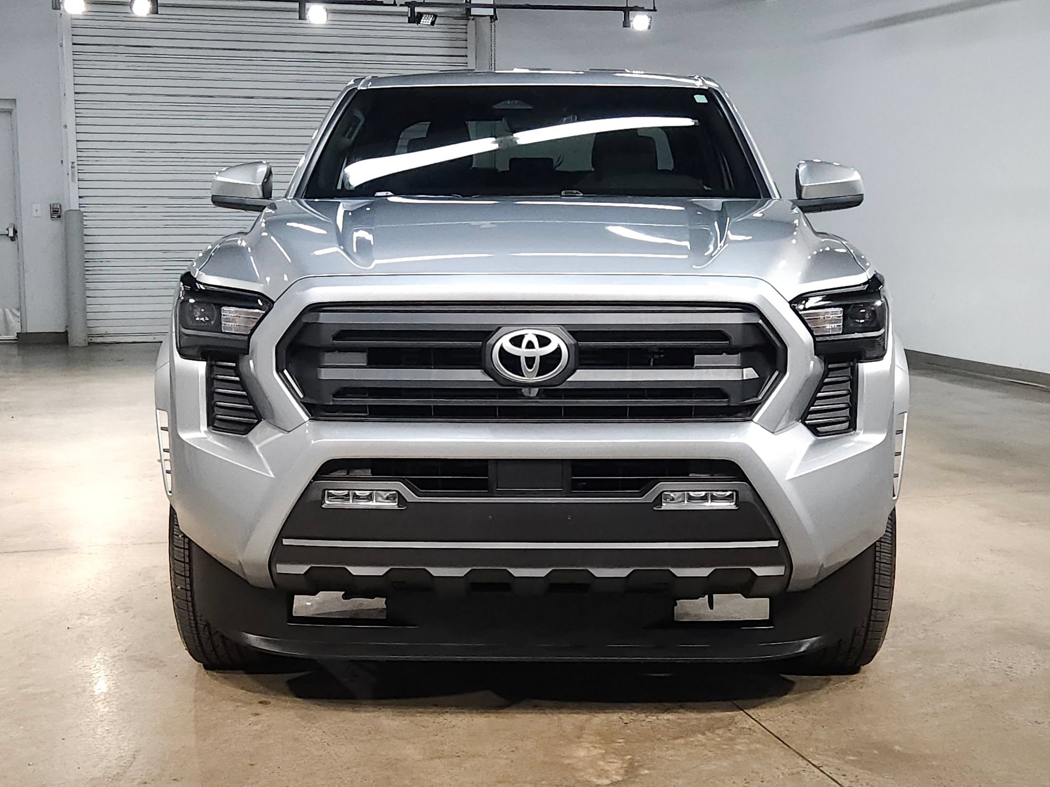 Certified 2025 Toyota Tacoma SR5 AWD/4WD image 2