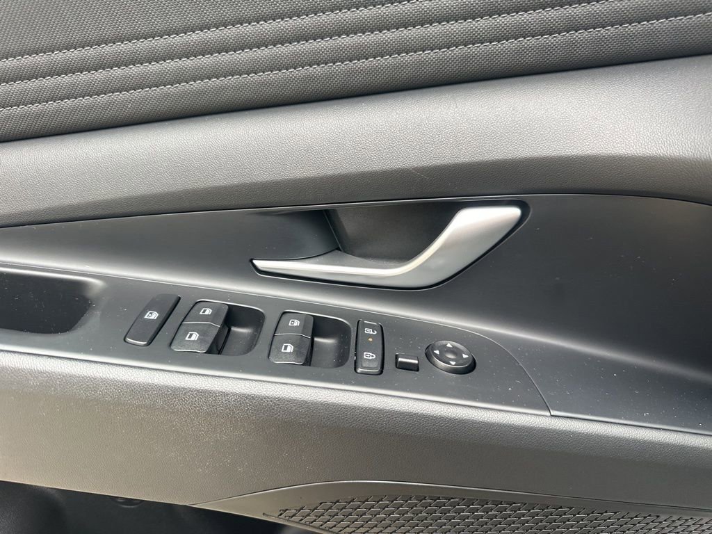 Certified 2025 Hyundai Elantra SEL FWD image 19