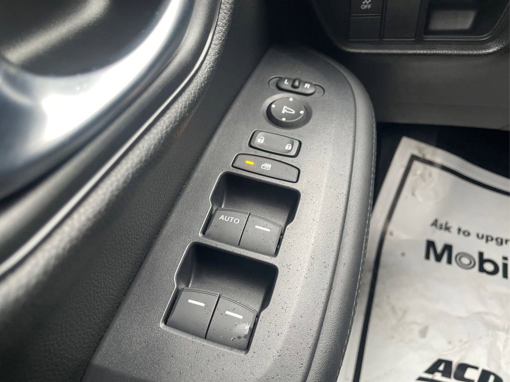 Used 2025 Honda HR-V LX image 30