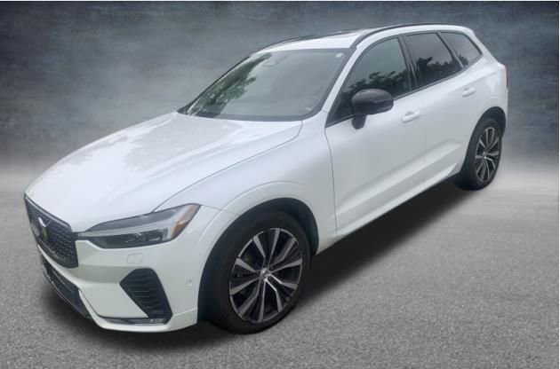 Used 2023 Volvo XC60 B5 Plus w/ Climate Package FWD image 3