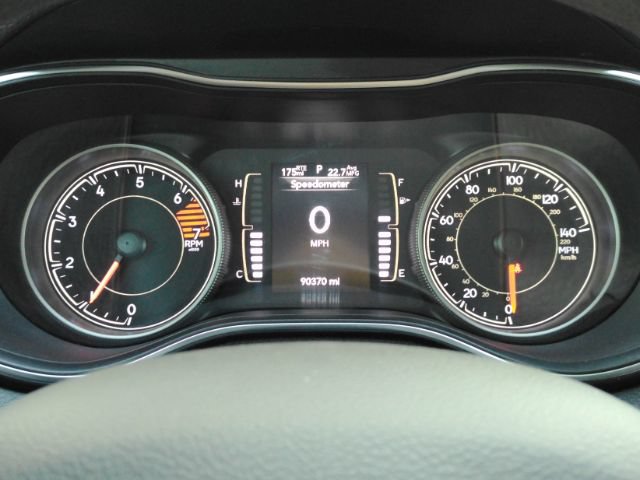 Used 2019 Jeep Cherokee Latitude w/ Popular Appearance Group FWD image 32