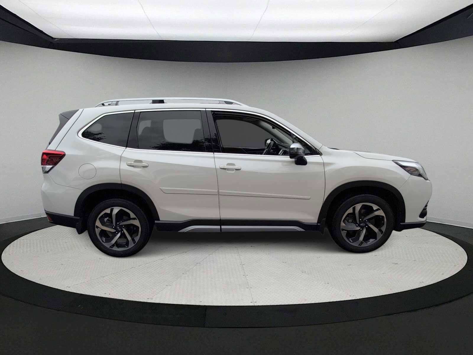 Used 2024 Subaru Forester Touring AWD/4WD image 9