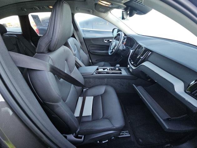 Certified 2025 Volvo XC60 B5 Plus image 10