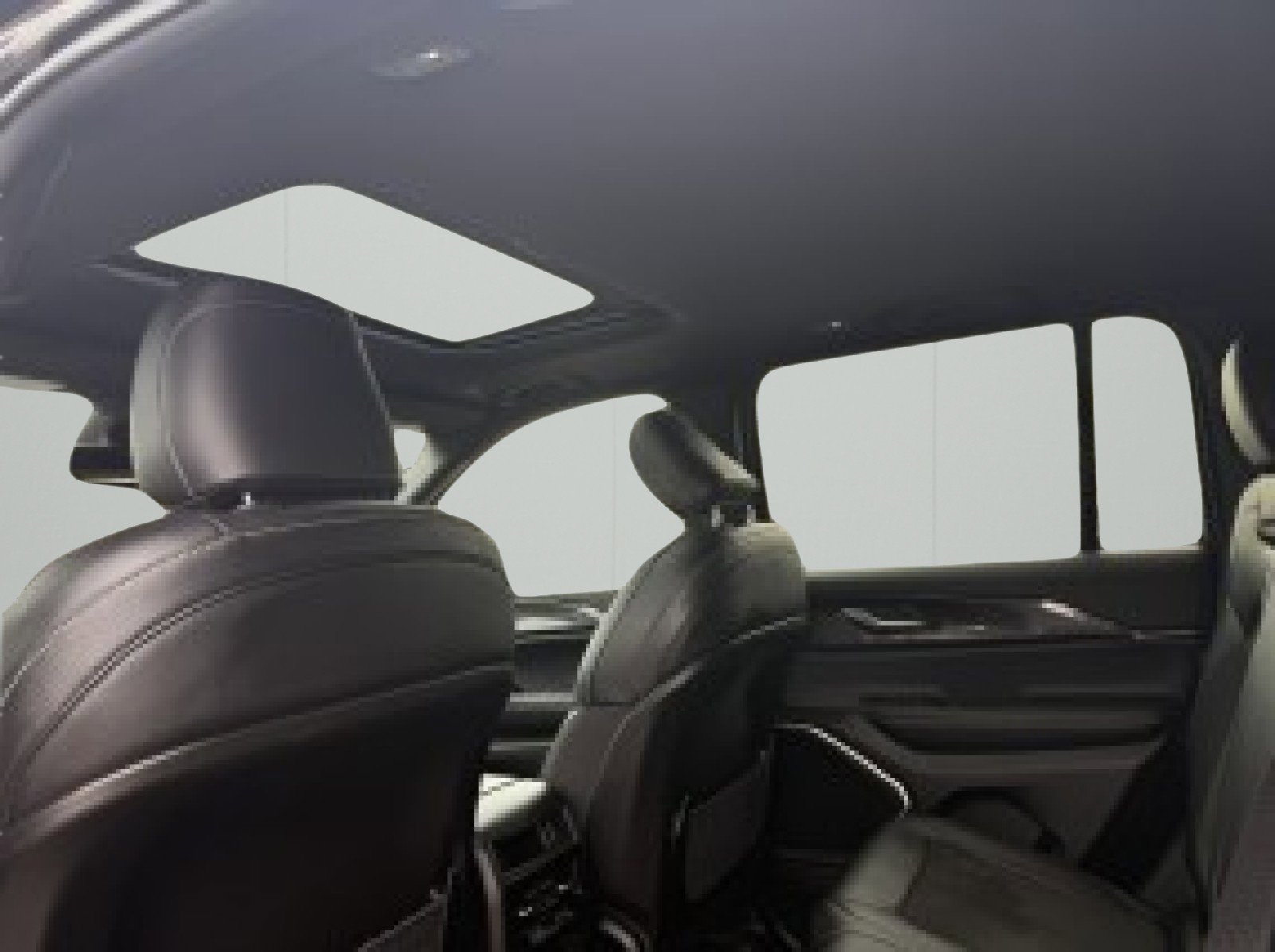 Used 2022 Jeep Grand Cherokee Altitude image 34