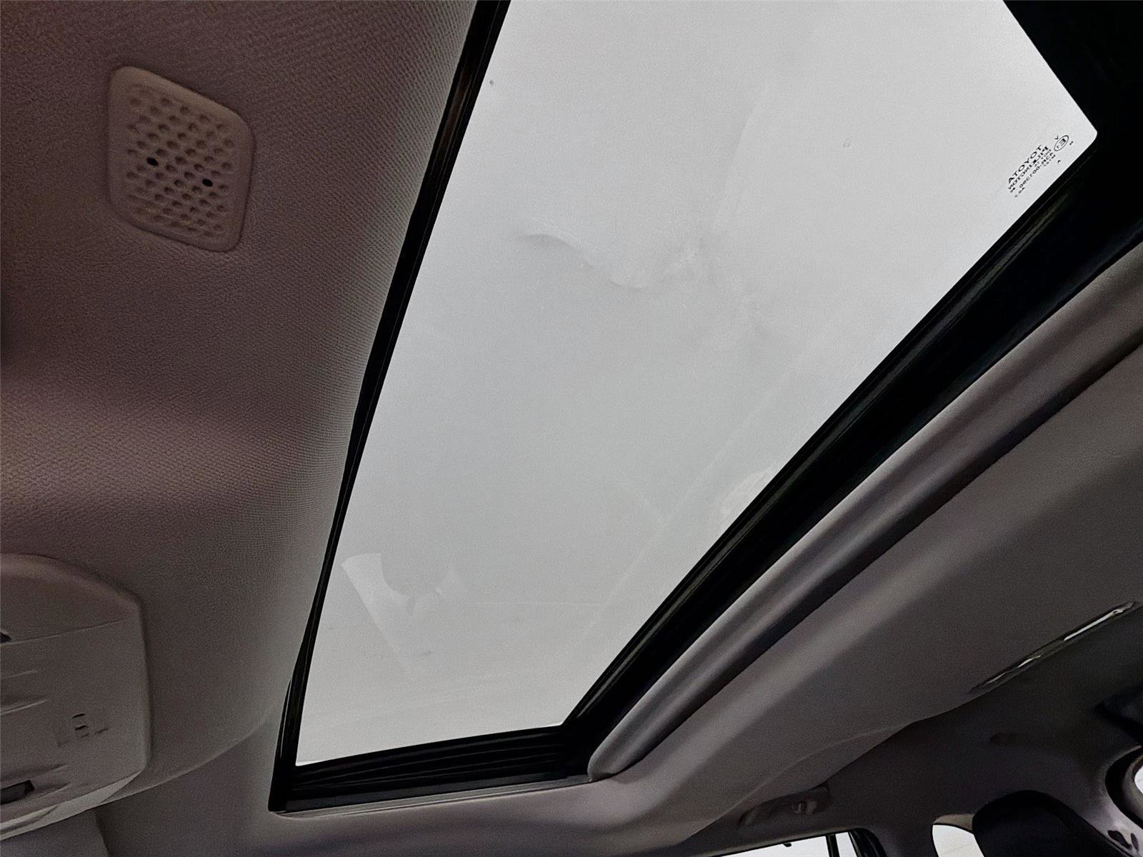 Used 2022 Toyota Highlander XLE AWD/4WD image 14