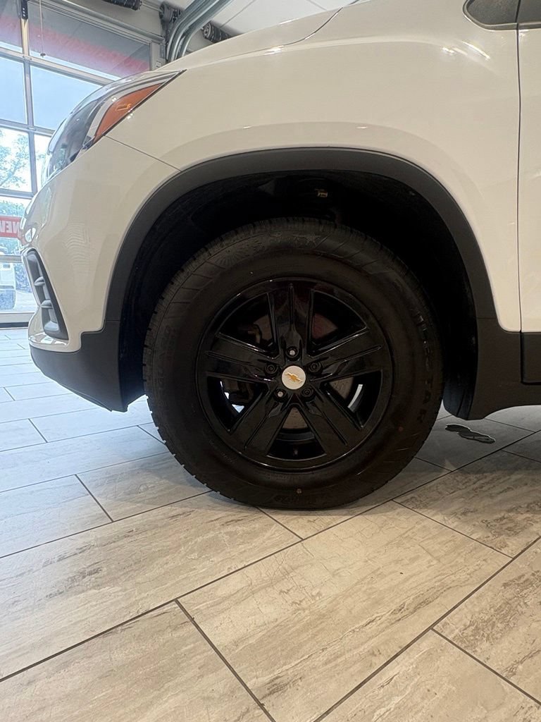Used 2020 Chevrolet Trax LS AWD/4WD image 13