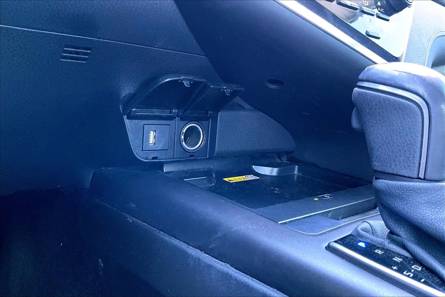 Used 2022 Toyota Camry SE w/ Audio Upgrade Package FWD image 23