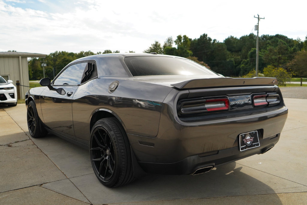 Used 2019 Dodge Challenger GT AWD/4WD image 4