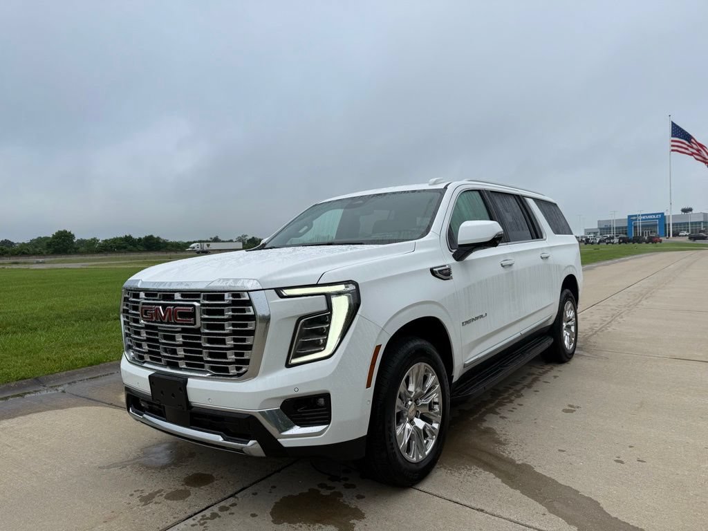 Used 2025 GMC Yukon XL Denali AWD/4WD image 10