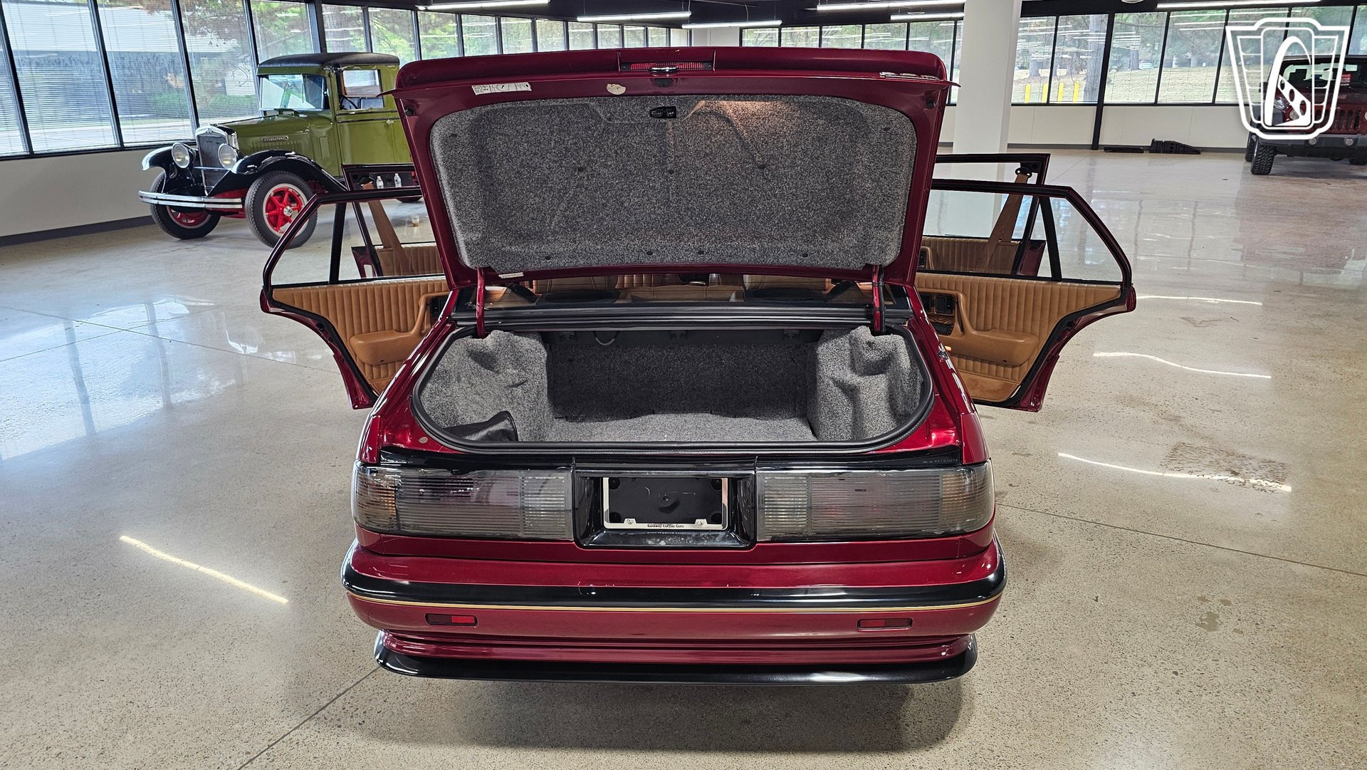 Used 1989 Pontiac Bonneville SSE FWD image 17