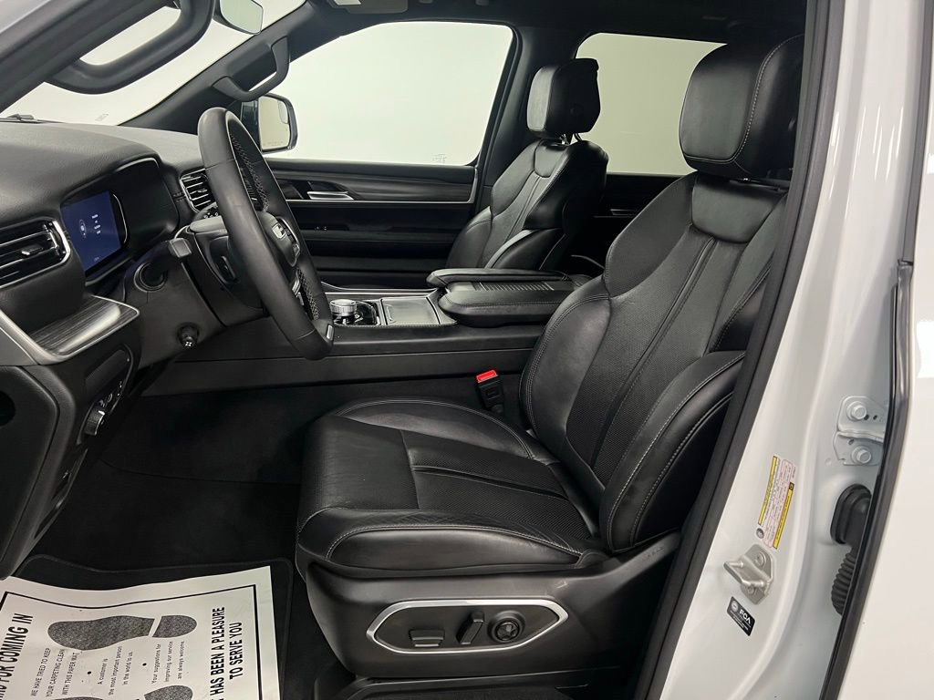 Used 2024 Jeep Wagoneer L Series II w/ Premium Group I image 25