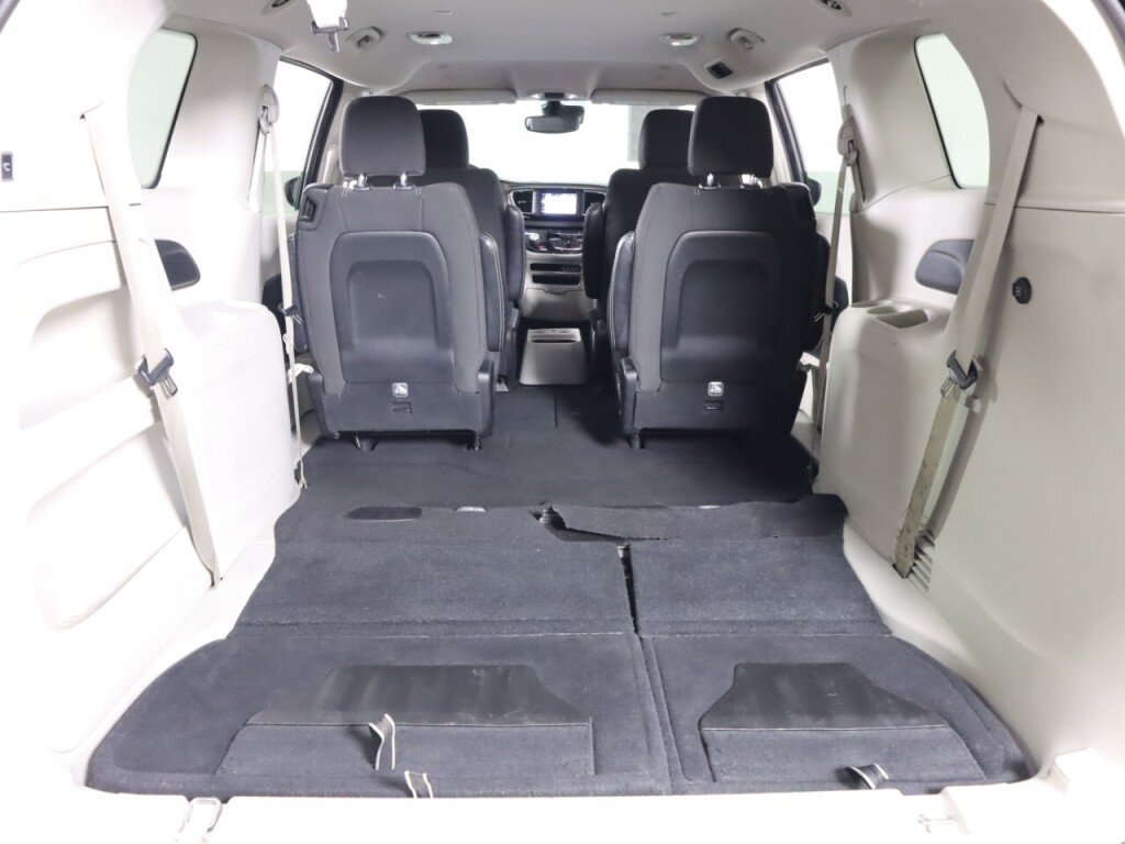 Used 2023 Chrysler Voyager LX FWD image 32