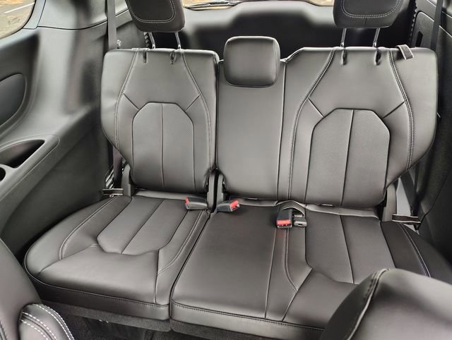 New 2026 Chrysler Pacifica Select FWD image 31