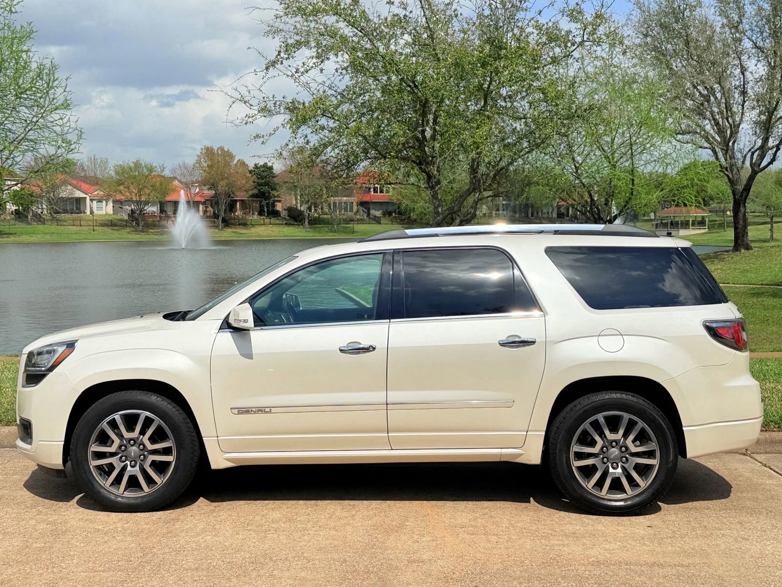 Used 2013 GMC Acadia Denali image 7