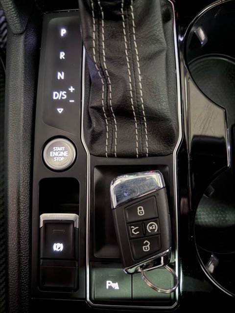 Used 2021 Volkswagen Atlas Cross Sport SEL R-Line w/ Luggage Net & Mats Package FWD image 32