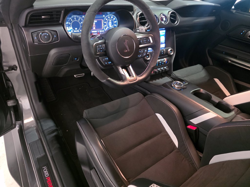 Used 2022 Ford Mustang Shelby GT500 w/ Technology Package RWD image 17