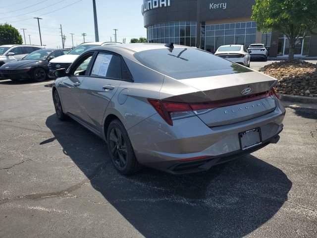 Certified 2023 Hyundai Elantra SEL FWD image 3