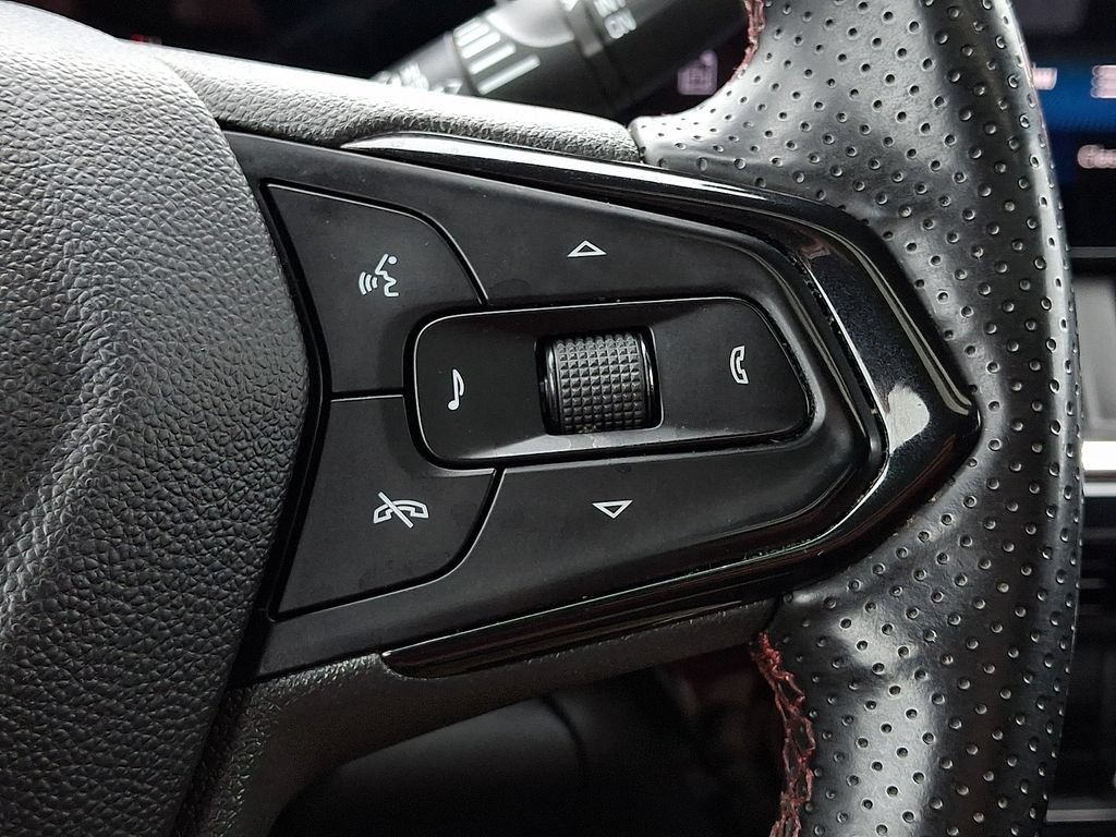Used 2024 Chevrolet Trax RS w/ Sunroof Package FWD image 26