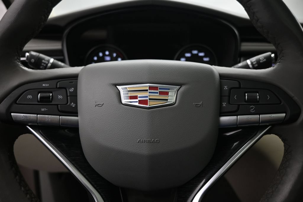 Used 2022 Cadillac XT6 Premium Luxury w/ Technology Package FWD image 12
