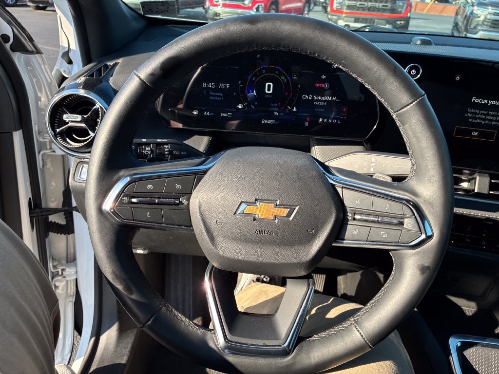 Used 2025 Chevrolet Equinox LT AWD/4WD image 13