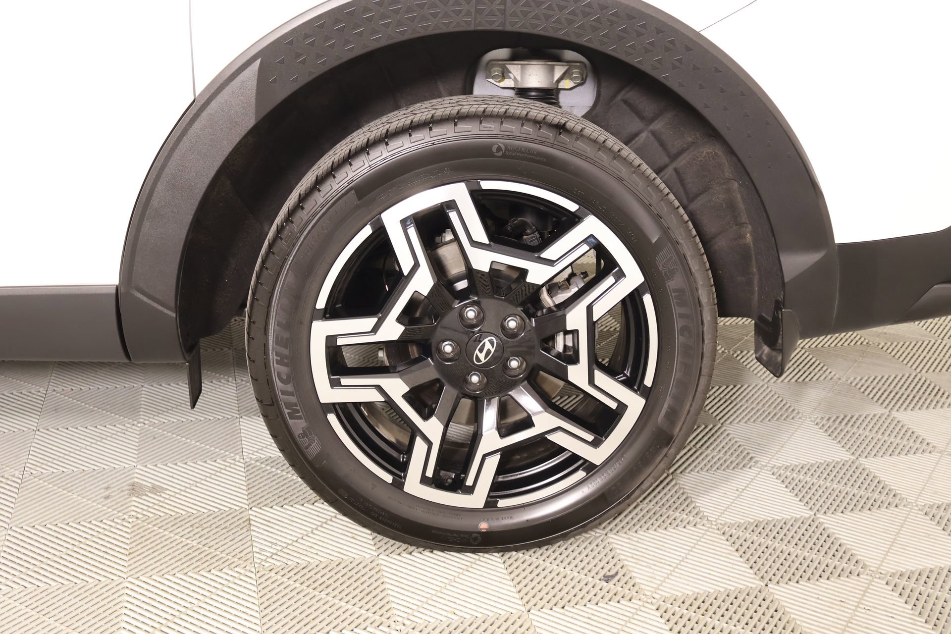 Certified 2025 Hyundai Santa Cruz Limited image 19