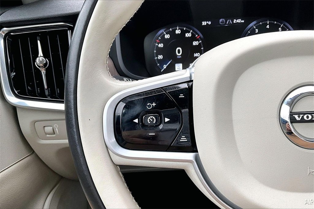 Used 2021 Volvo V90 T6 Cross Country image 10