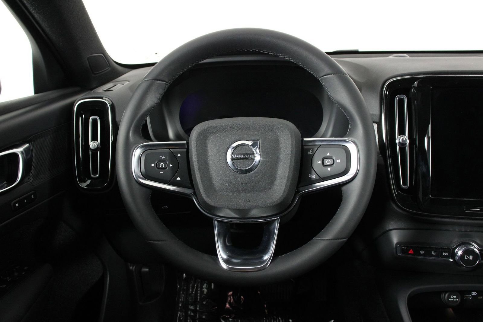 Certified 2023 Volvo C40 P8 Recharge Plus AWD/4WD image 8