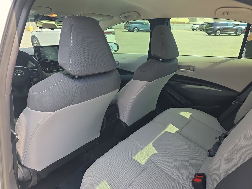 Used 2022 Toyota Corolla LE image 11