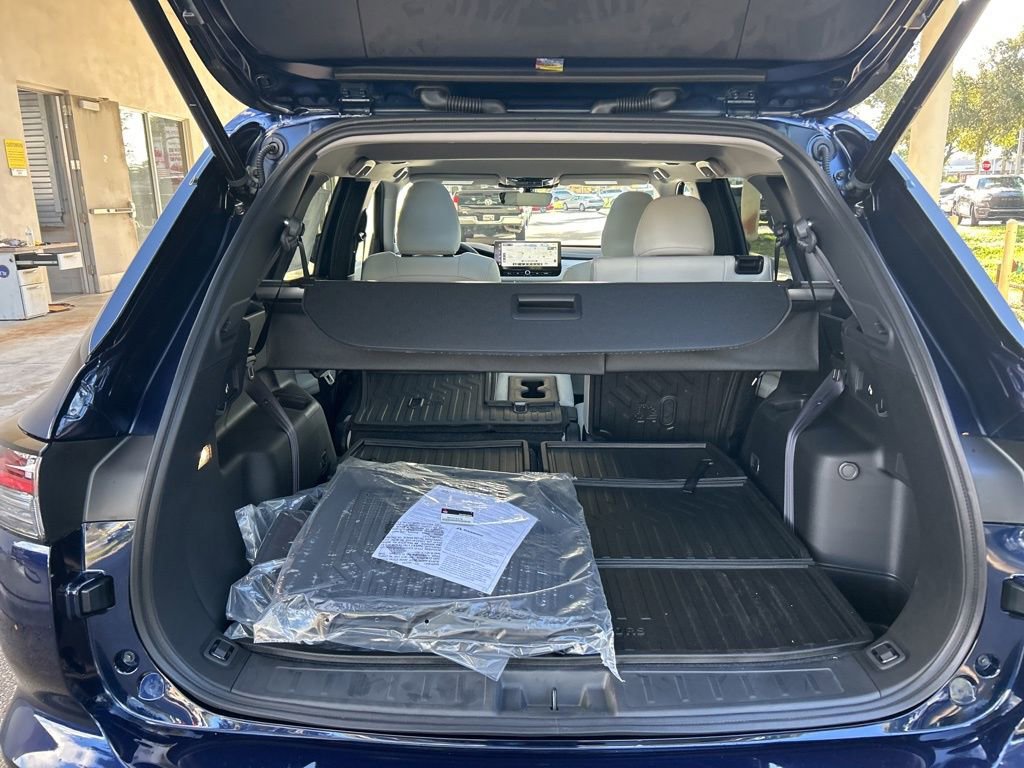 New 2025 Mitsubishi Outlander SE image 28