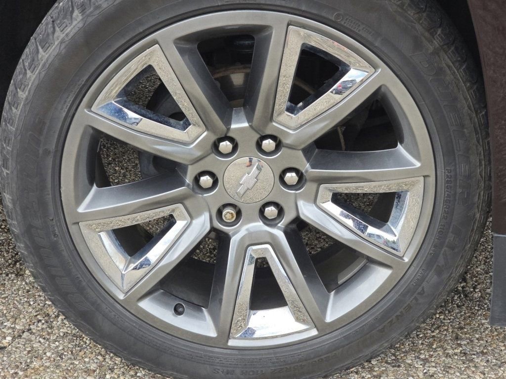 Used 2020 Chevrolet Suburban Premier AWD/4WD image 19