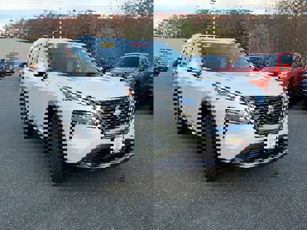 Certified 2023 Nissan Rogue SL w/ SL Premium Package image 3