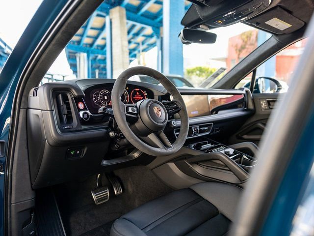 New 2026 Porsche Cayenne GTS image 4