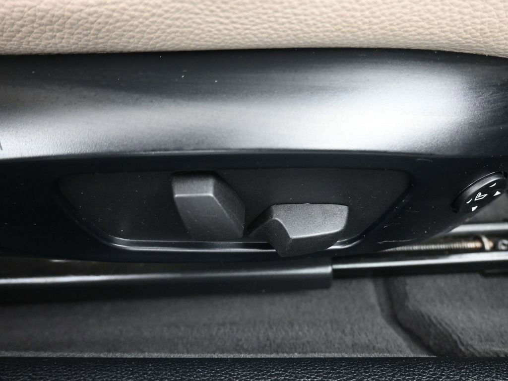 Used 2012 BMW 135i Convertible image 32