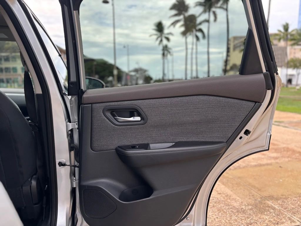 Used 2022 Nissan Rogue SV image 17