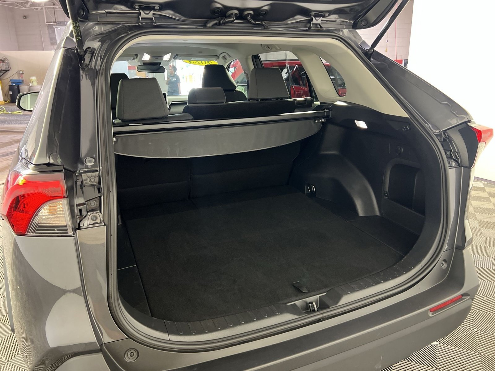 Used 2025 Toyota RAV4 XLE AWD/4WD image 26